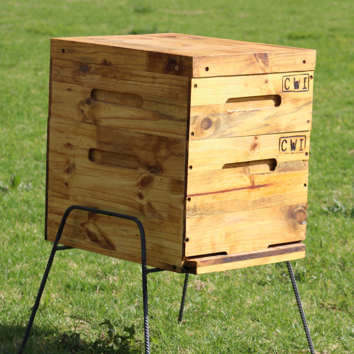 Beehive – Standard Langstroth assembled hive – Wax strips